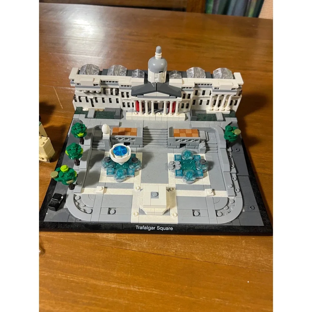 LEGO Architecture Trafalgar Square 21045 London Landmark Building Set Partial - Picture 2 of 5